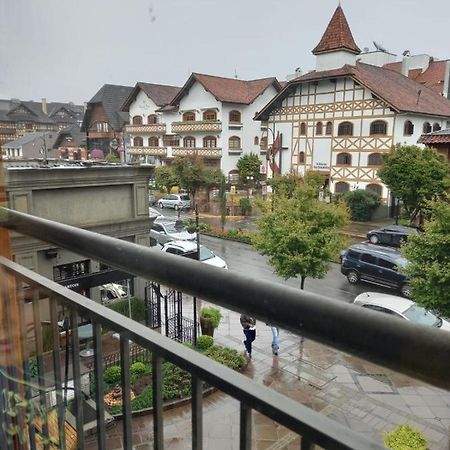Hotel Laghetto Stilo Borges Gramado Exterior foto The town hall in Laon-sur-Semois