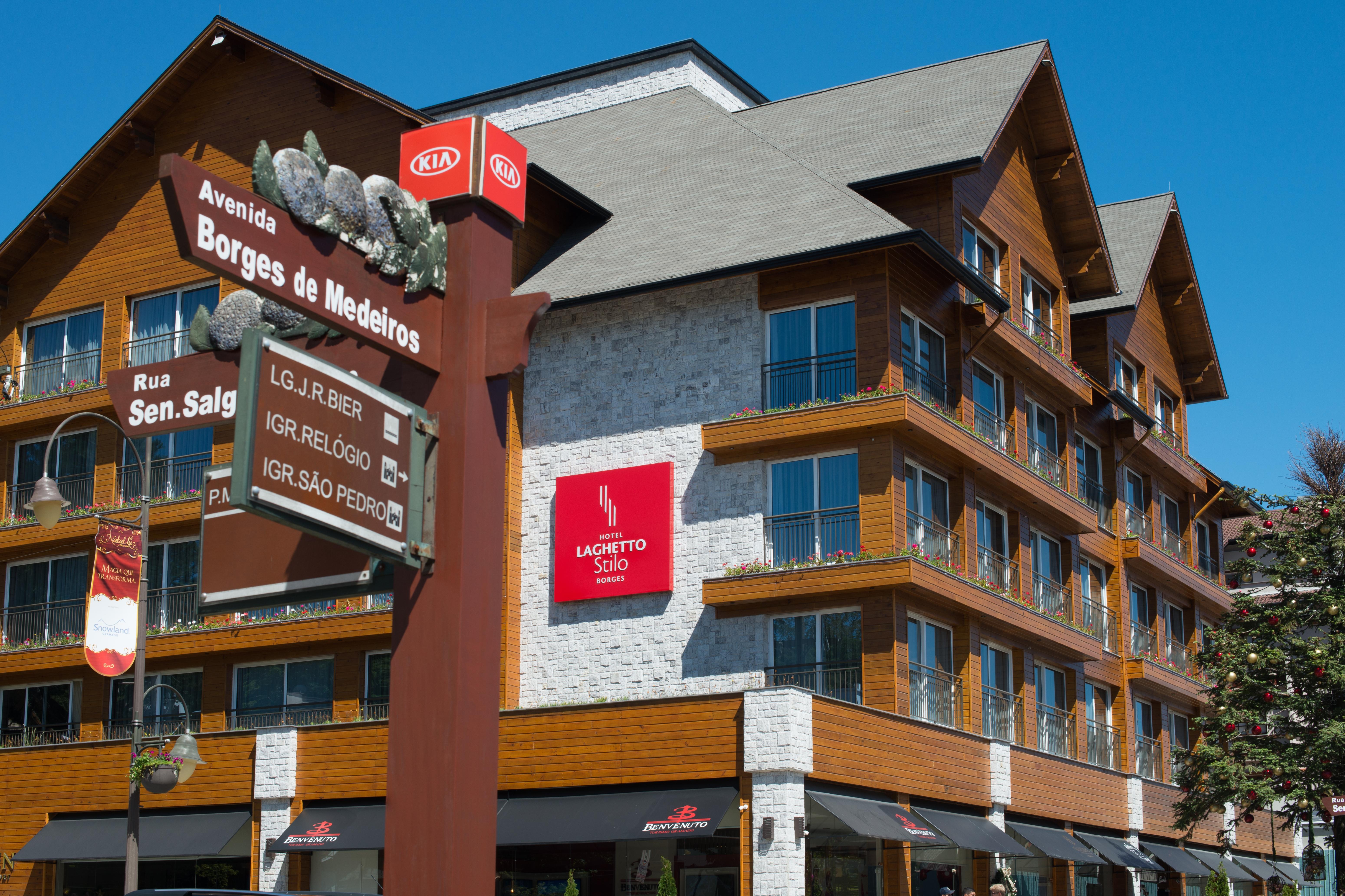 Hotel Laghetto Stilo Borges Gramado Exterior foto Modern apartment building in San Salvador de Gredos