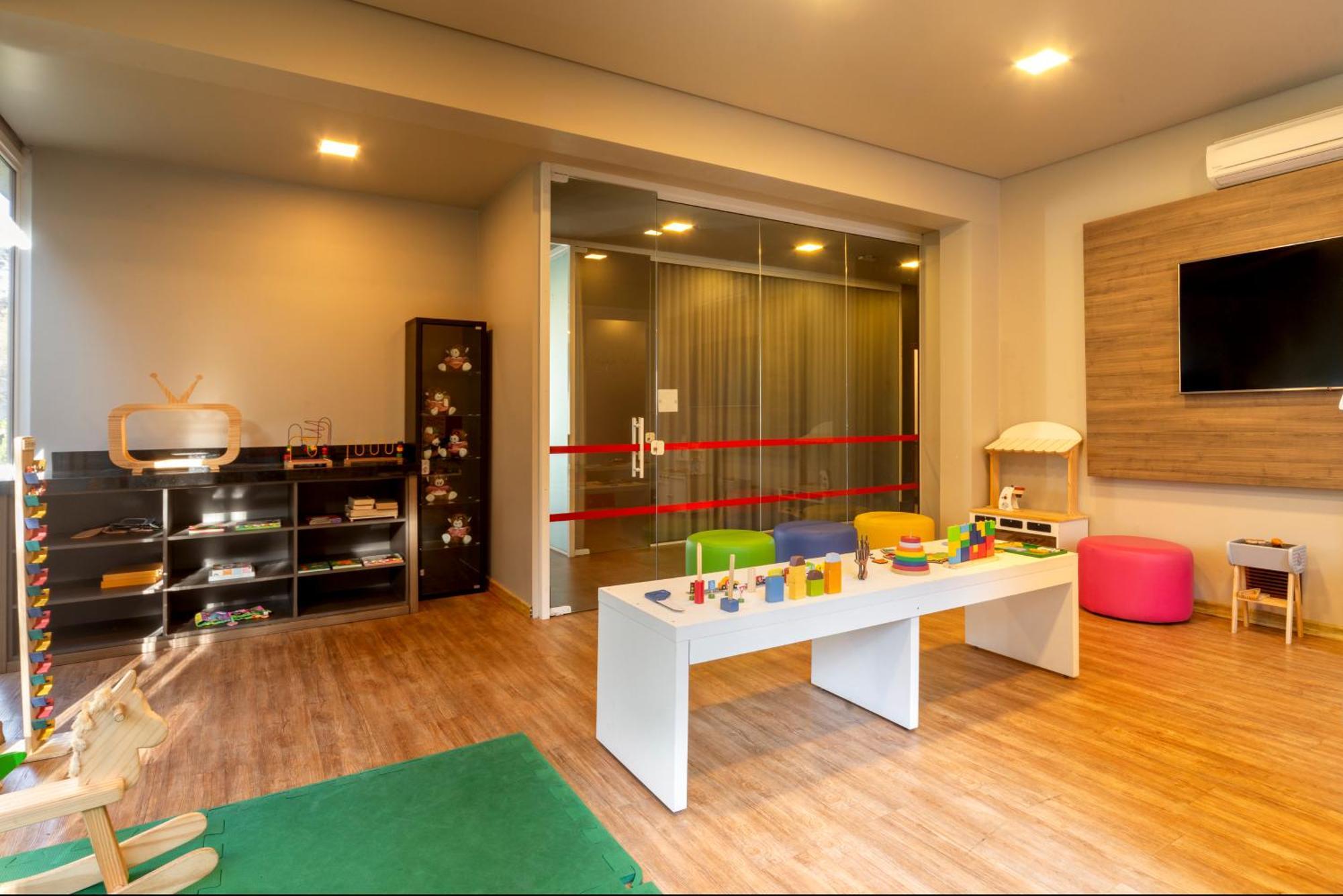 Hotel Laghetto Stilo Borges Gramado Exterior foto A child psychology office